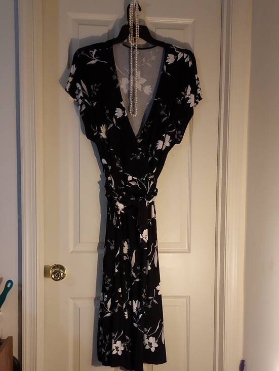 Dresses & Skirts - Black & White Floral Wrap Dress by